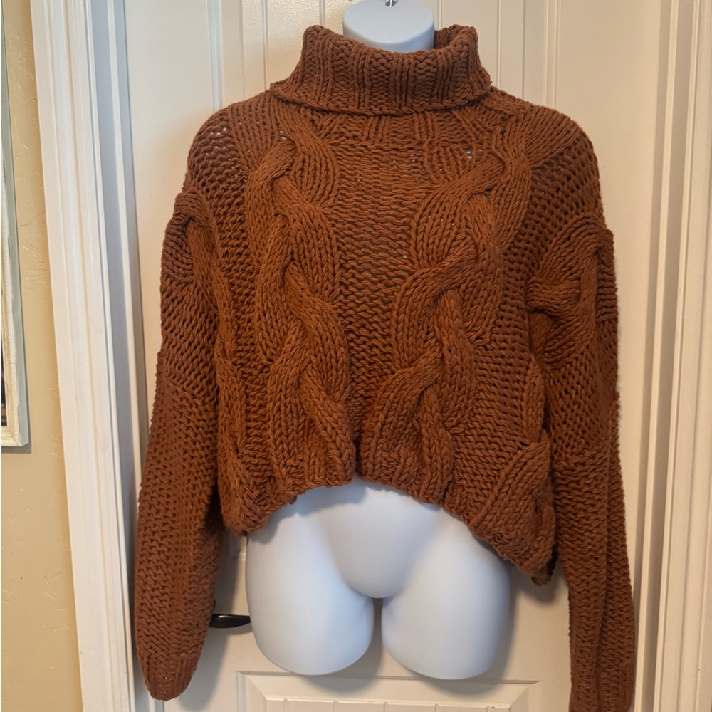 🍂 VICI Skylar Rose Cable Knit Cropped Turtleneck Sweater Size Large Cozy Caramel - Picture 4 of 8